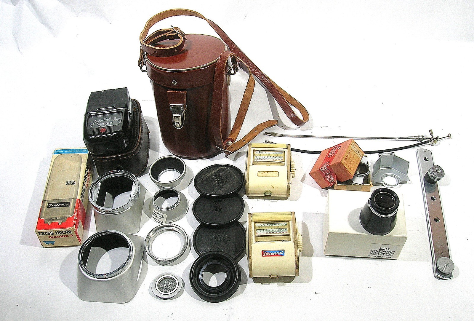 LARGE LOT OF VINTAGE CAMERAS ACCESSORIES ZEISS IKON AND OTHERS – BEST OFFER