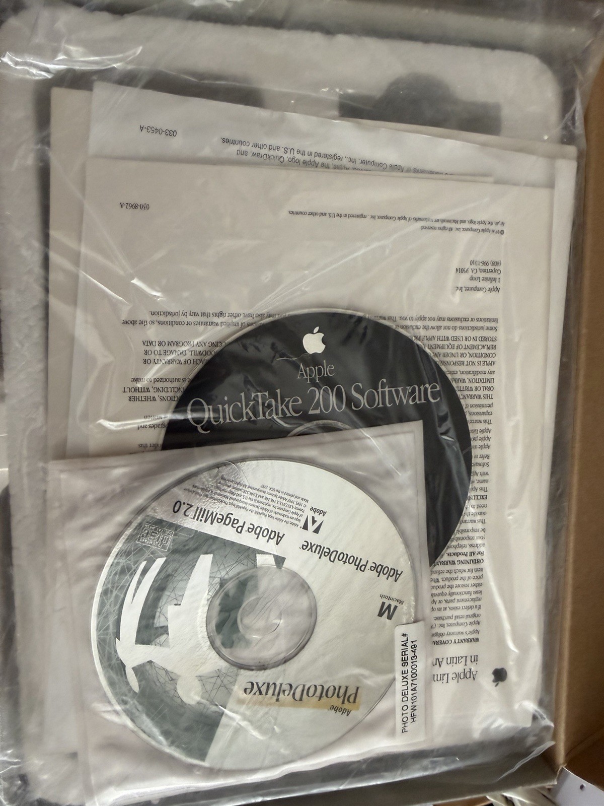 Apple QuickTake 200 WITH BOX Compact Digital Camera Gray 640×480 Built-in Flash