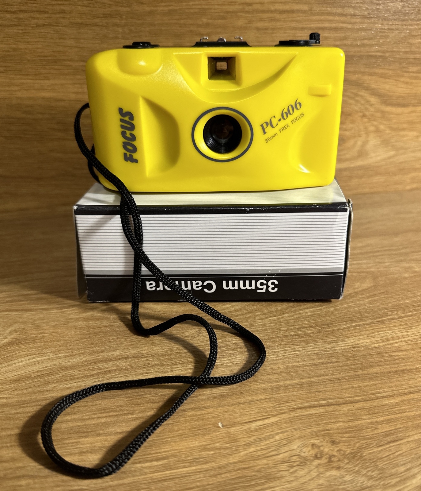 Focus PC-606 35mm Film Camera Auto Fix Focus with box & instructions
