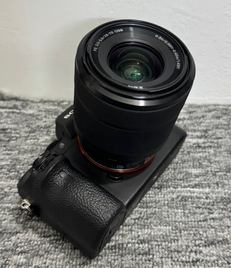 Sony Alpha a7 II Mirrorless Camera with FE 28-70mm f/3.5-5.6 OSS Lens 95% New