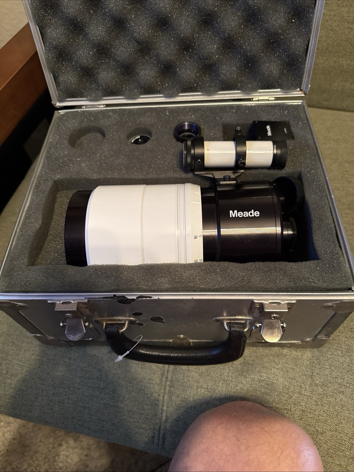 Meade 1000mm F/11 Mirror Spotting Scope With Case And Accessories