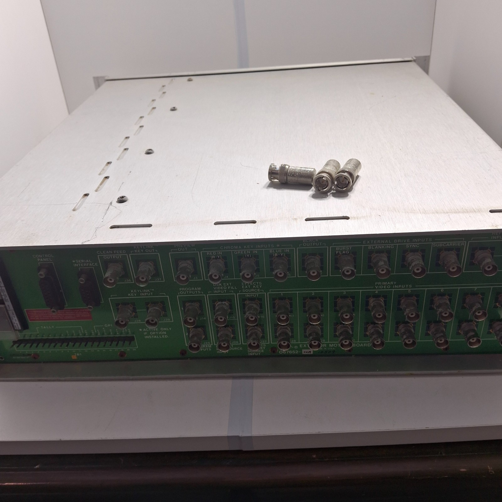 Grass Valley 110 Mainframe Unit Tested Power + Handshake Analog Video Switcher