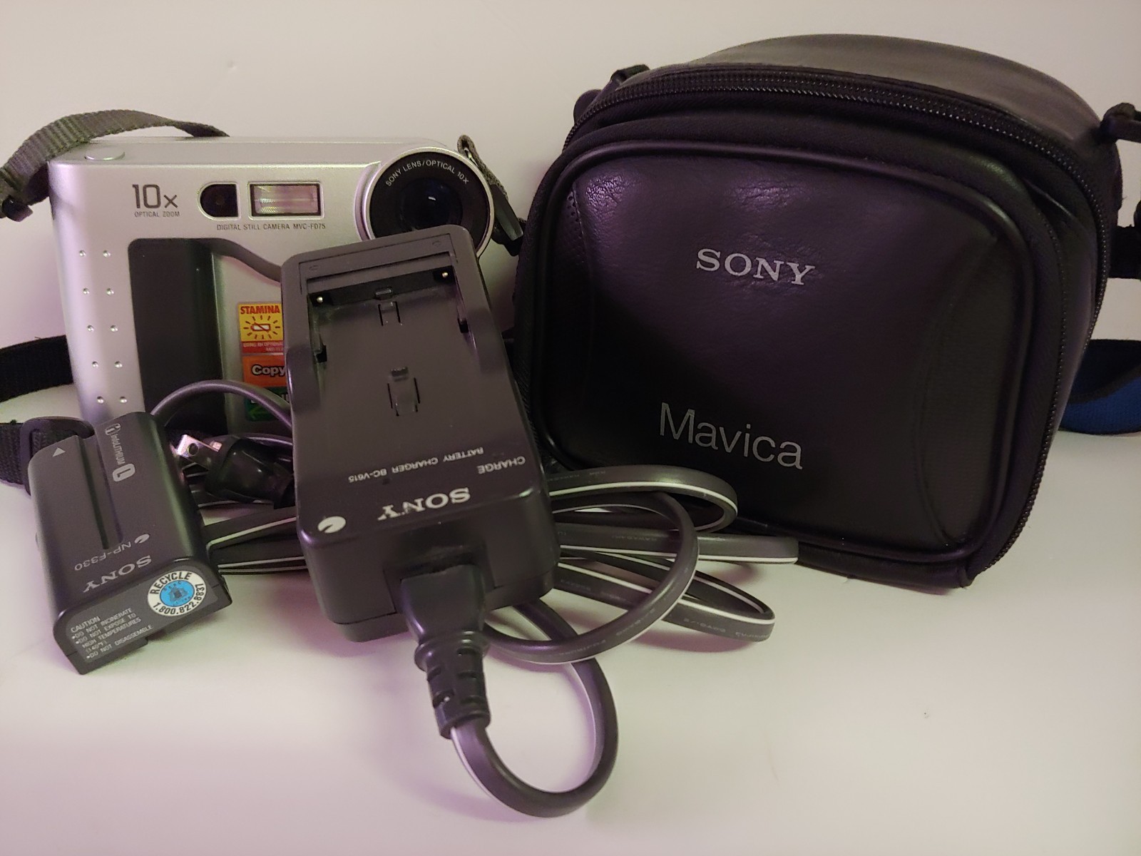 Sony FD Mavica MVC-FD75 Digital Camera Bundle, 1 Battery & Charger, Bag/Strap