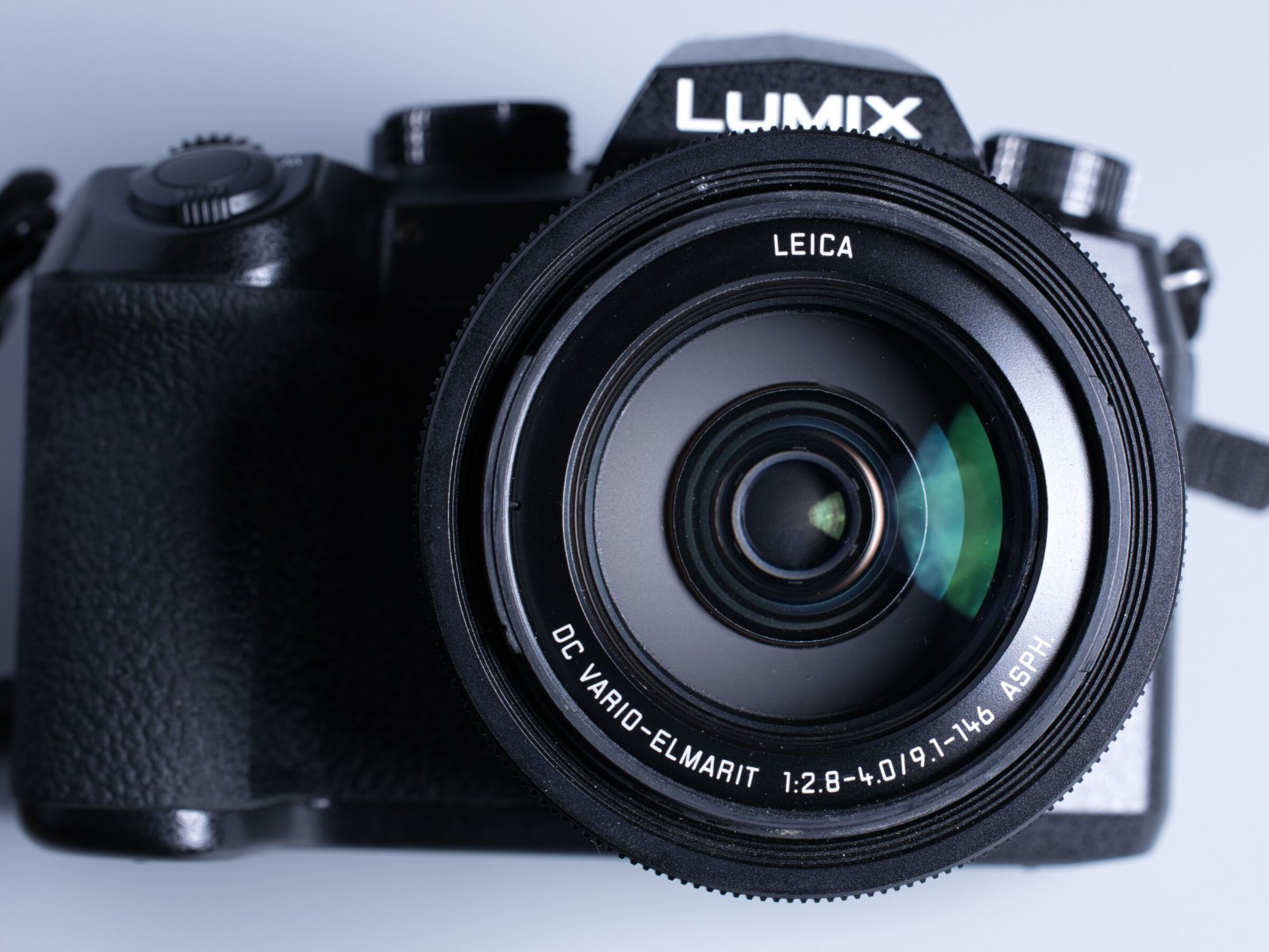 Panasonic Lumix DMC-FZ1000 20.1MP 4K Bridge Camera with Leica 25–400mm Lens