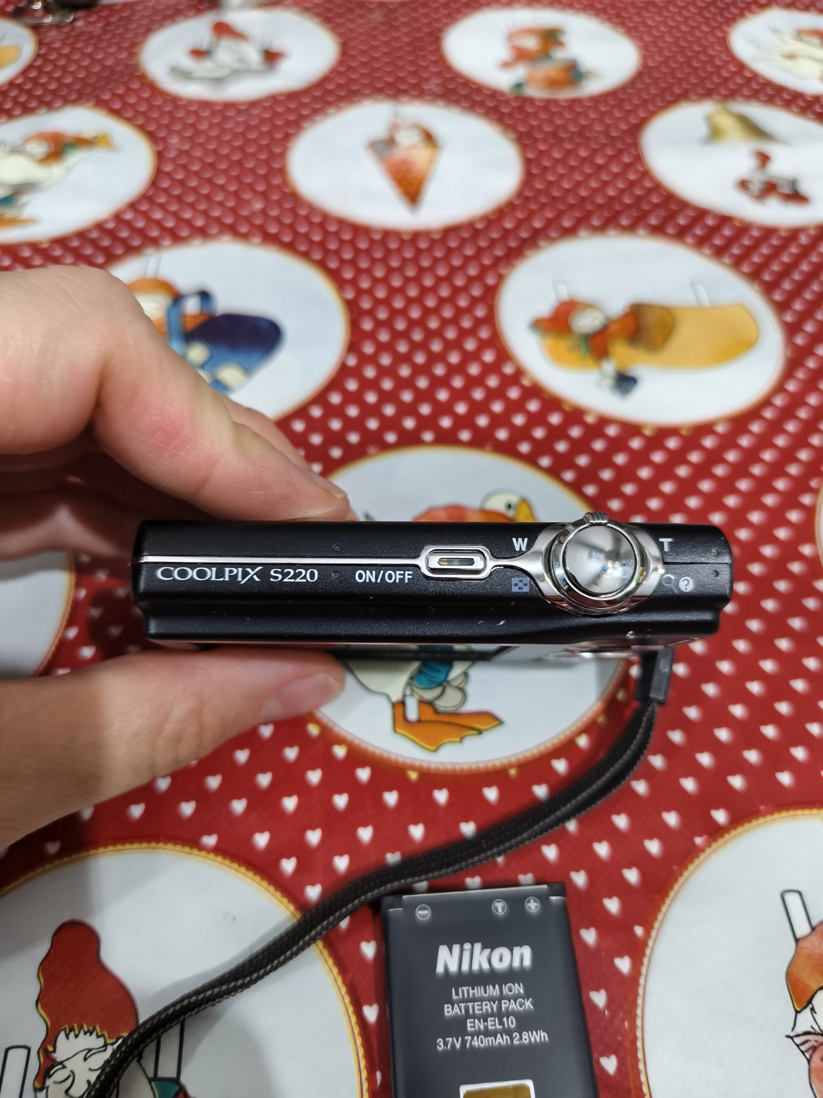 Nikon Coolpix S220 Camera