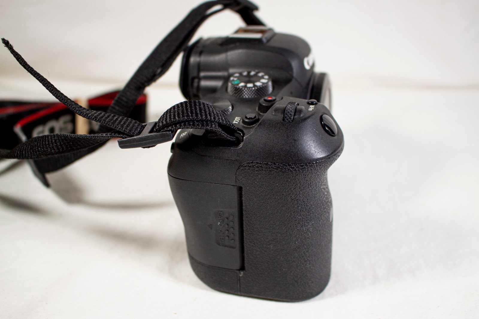 Canon EOS R6 20.1MP Mirrorless Camera (Body Only) SC:6000