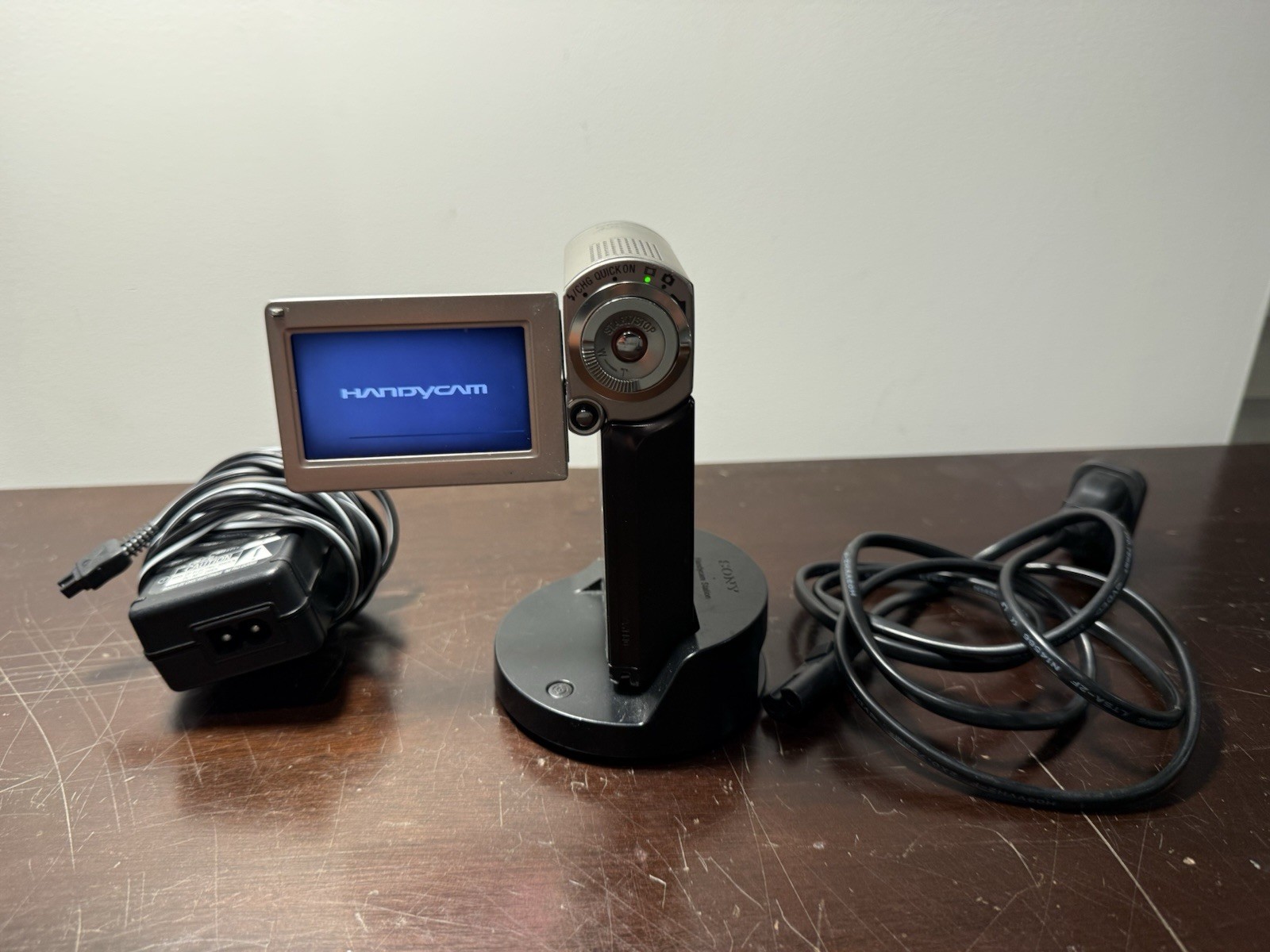 English Sony HDR-TG1E Handycam Full HD 1080i Camcorder w/ Charger/Battery WORKS