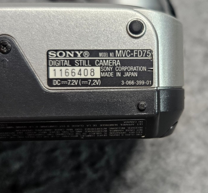 Sony MVC FD75 Digital Camera Mavica 10x Zoom Untested w/Batteries, bag & Lens