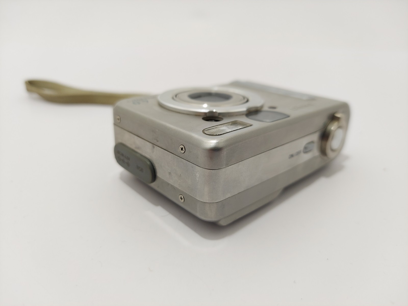 Casio QV QV-R40 4.0 MP Digital Camera – Silver