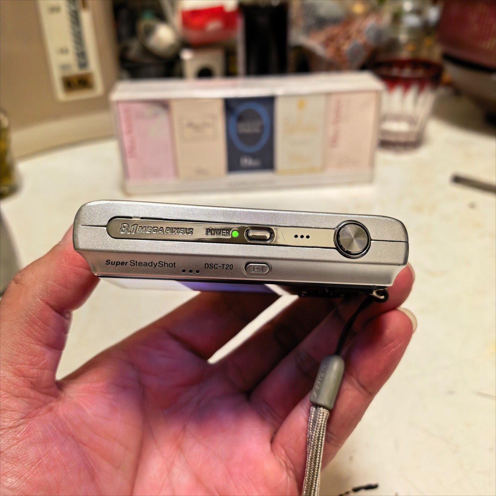 SONY Cyber shot DSC-T20 Digital Camera 8.1MP 3x Optical Zoom with Accessories