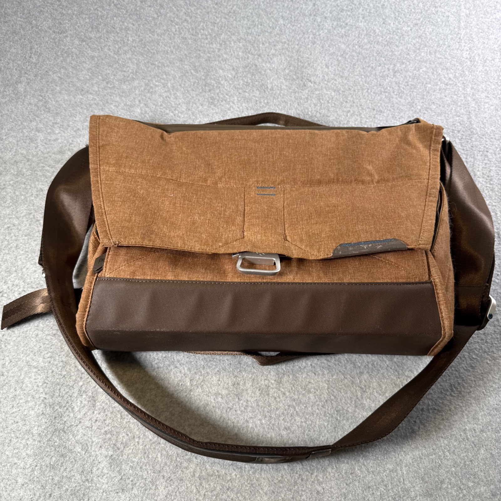 Peak Design The Everyday Messenger 15″ Camera Laptop Work Bag Brown