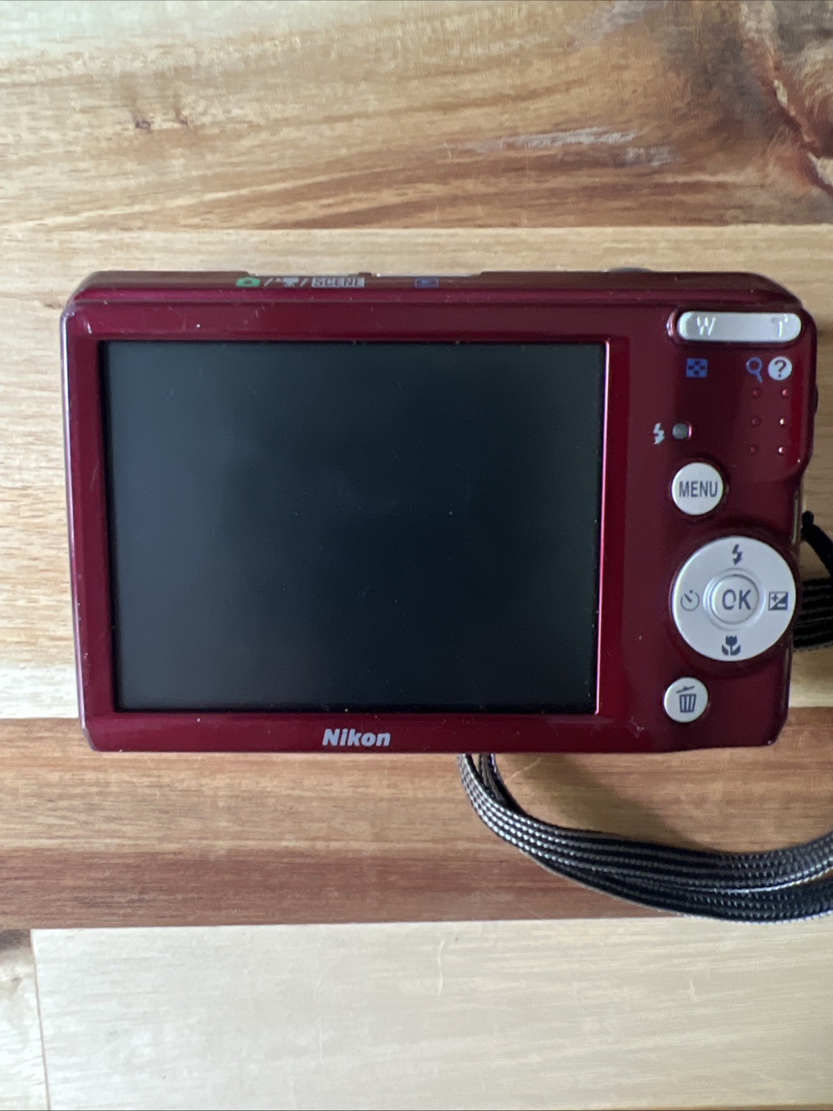 Nikon COOLPIX L20 10.0MP Red Digital Camera 3.6x Zoom Built-in Flash 2GB-SDCard