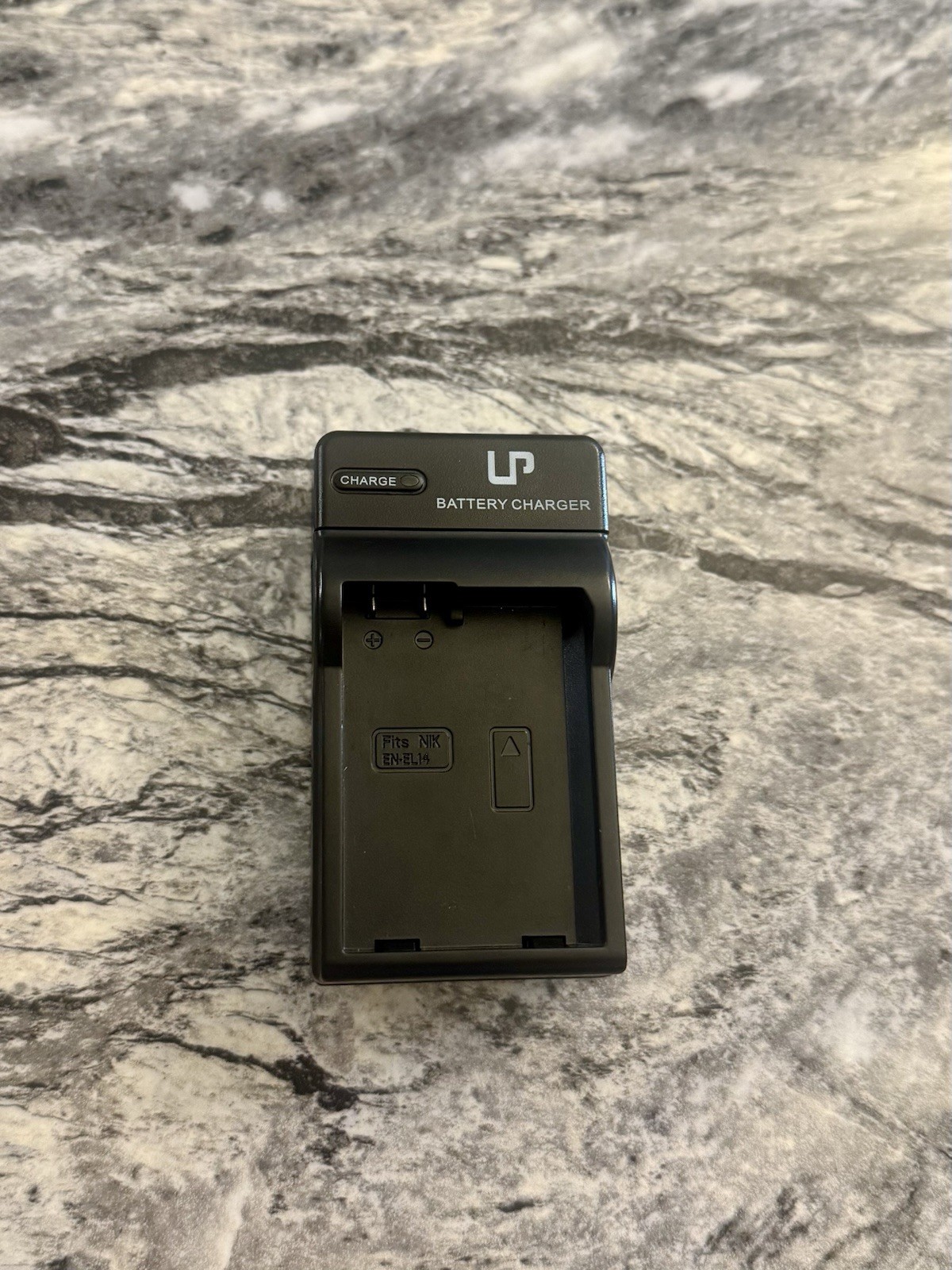 Video/Digital Camera Charger 100-240V 50/60hz Output 8.4V 600mA