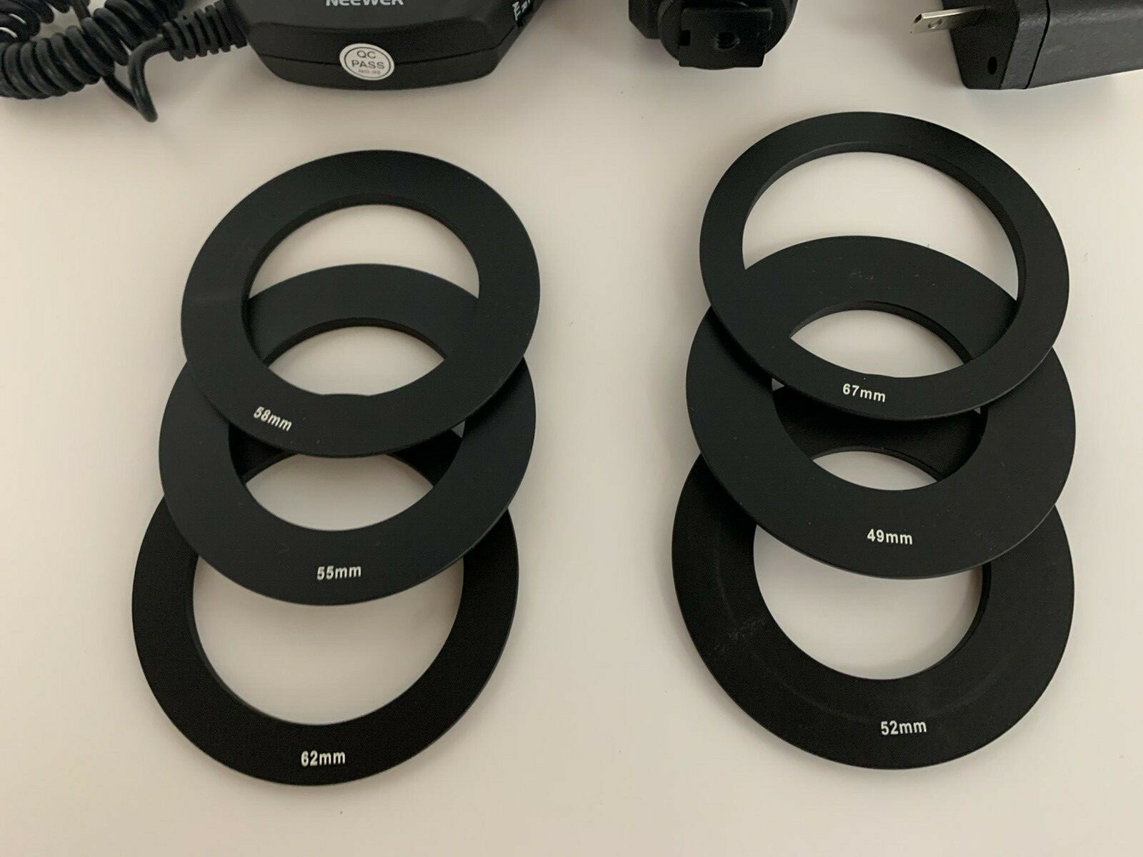 Neewer Ring 48 LED Video Camera Macro Ring Light with six (6)Lens Adapter Rings