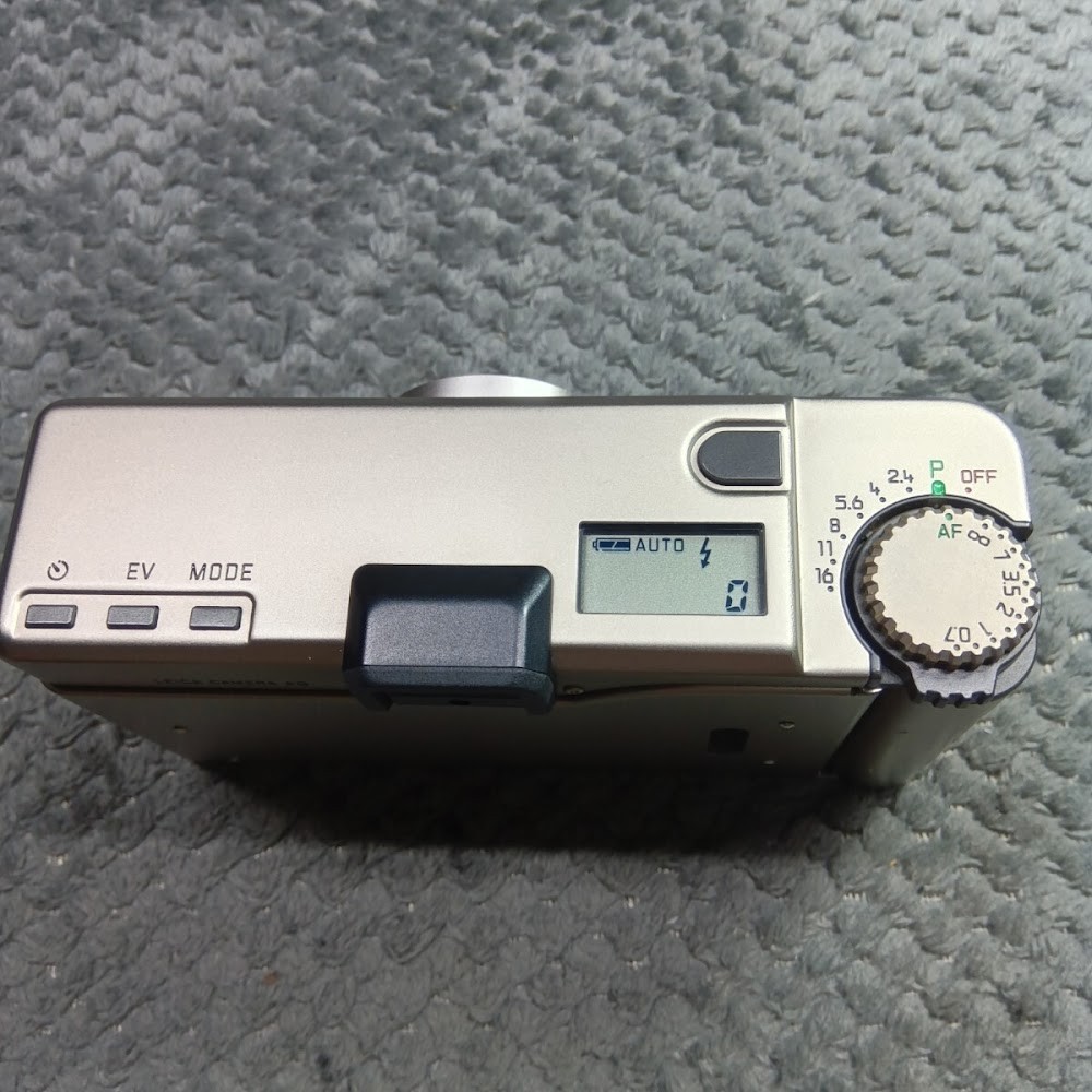 LEICA MINILUX 40MM F2.4 COMPACT FILM CAMERA USED