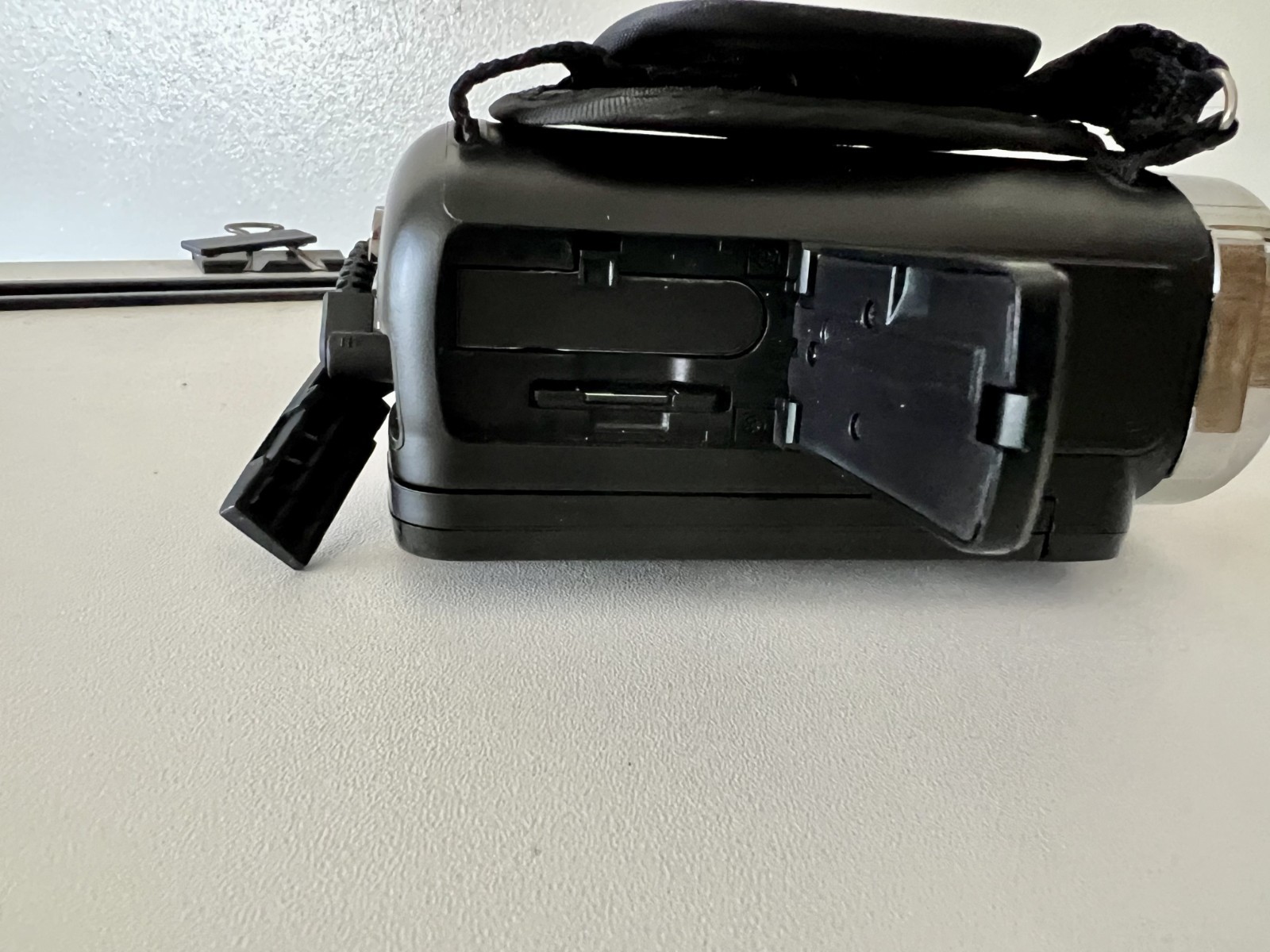 DVC 4K Ultra HD Digital Video Camera WiFi Touch Screen 18x Zoom, 48. Mega Pixels