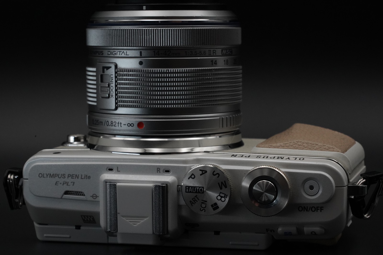[1 Yr Warranty] Olympus PEN E-PL7 Digital Camera White with 14-42mm Lens 7161