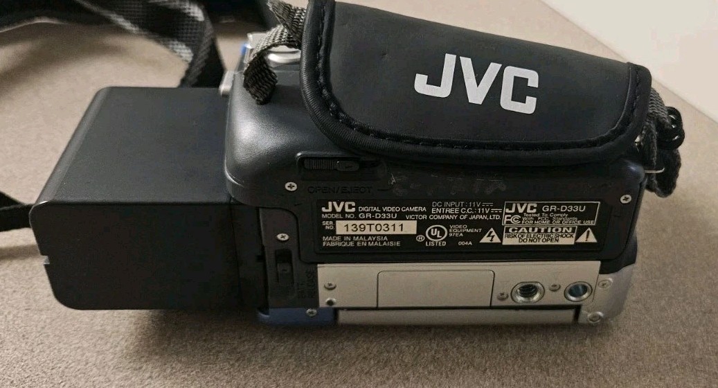 JVC GR-D33U MiniDV Digital Video Camera Camcorder 16x Optical Zoom Silver Blue