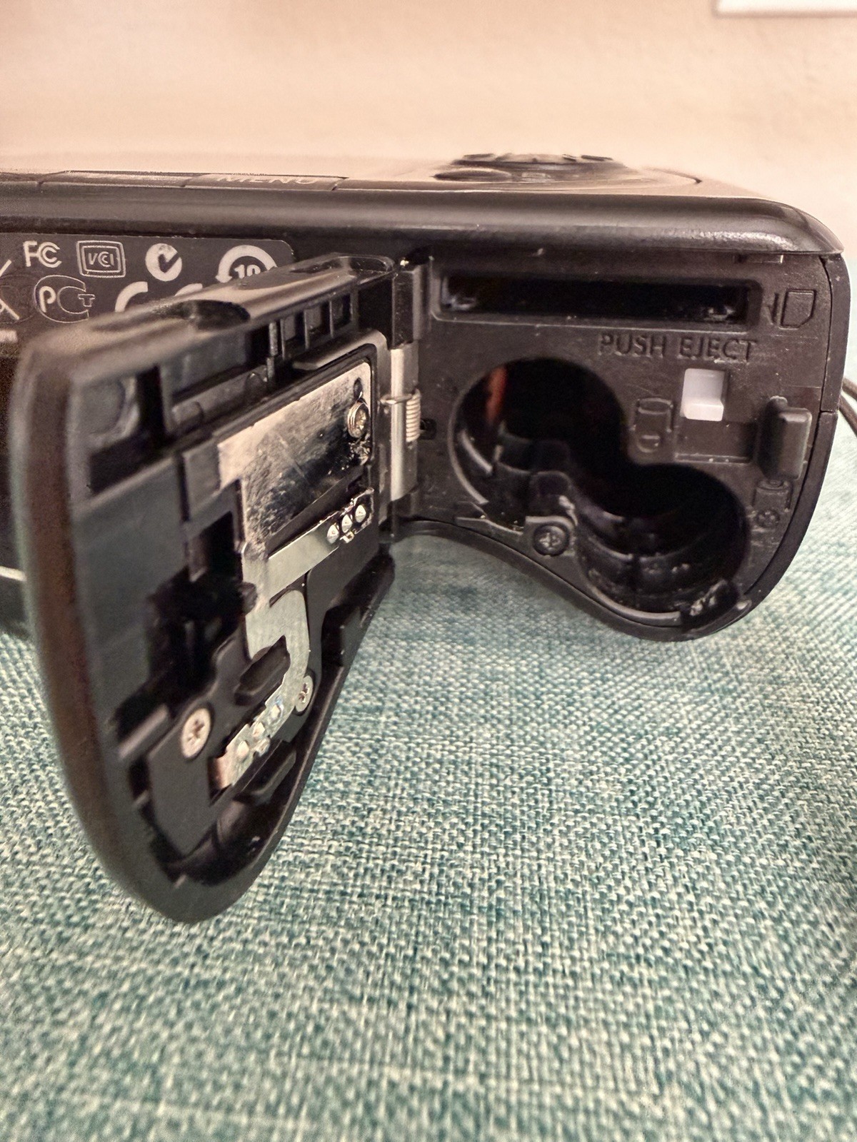 Canon PowerShot SX100 IS 8MP Digital Camera 10x Zoom Black – Tested Works W/ Bag