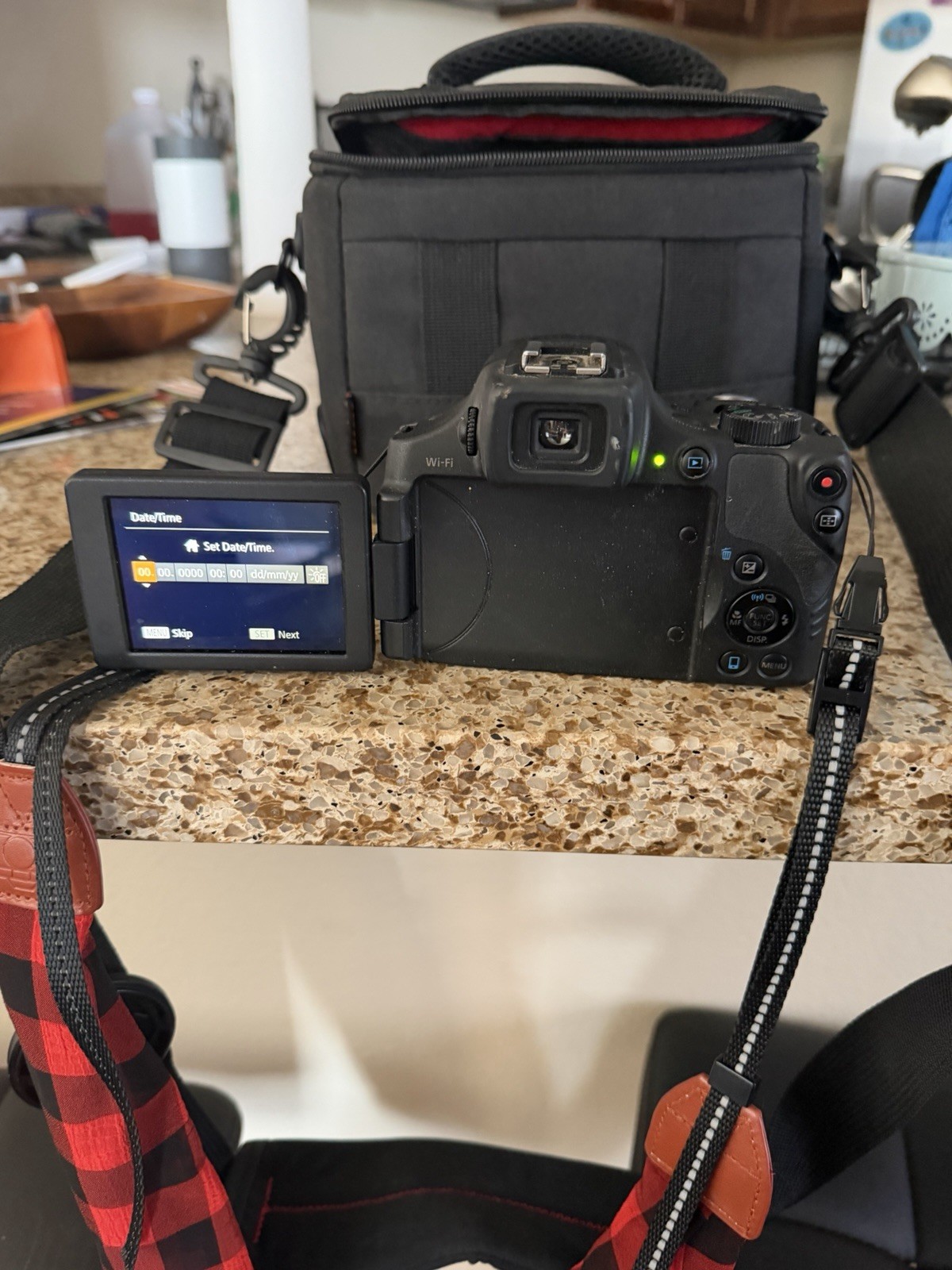 Canon PowerShot SX540 HS 20.3MP Bridge Camera 50x Zoom Wi-Fi + Bag