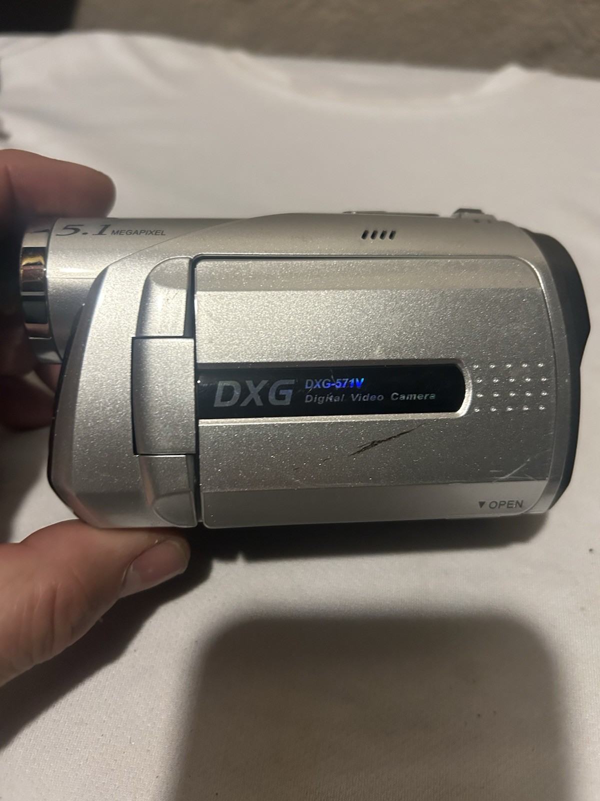DXG-571V 5.1MP Digital Video Camera Camcorder with case, ITS UNTESTED