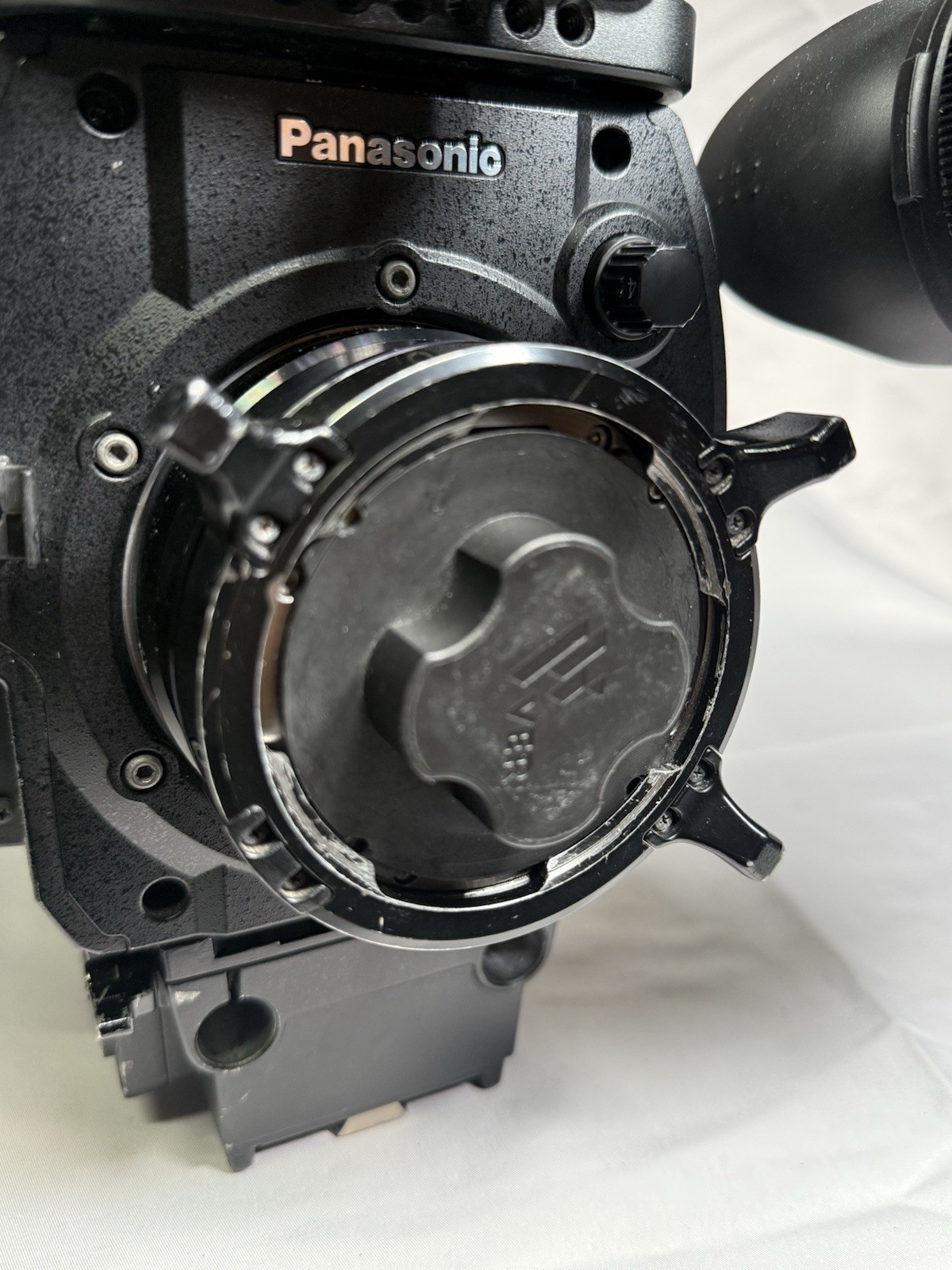 Panasonic VariCam 35 4K Camera Package – AU-V35C1 + AU-VREC1 Recorder + EVF