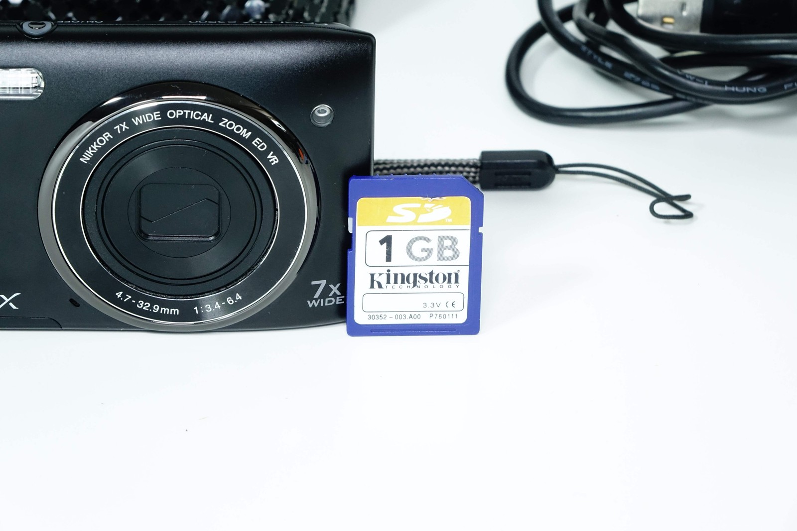 Nikon Coolpix S3500 Black Compact 20.1MP + Case, 1GB SD – 12 MONTH WARRANTY