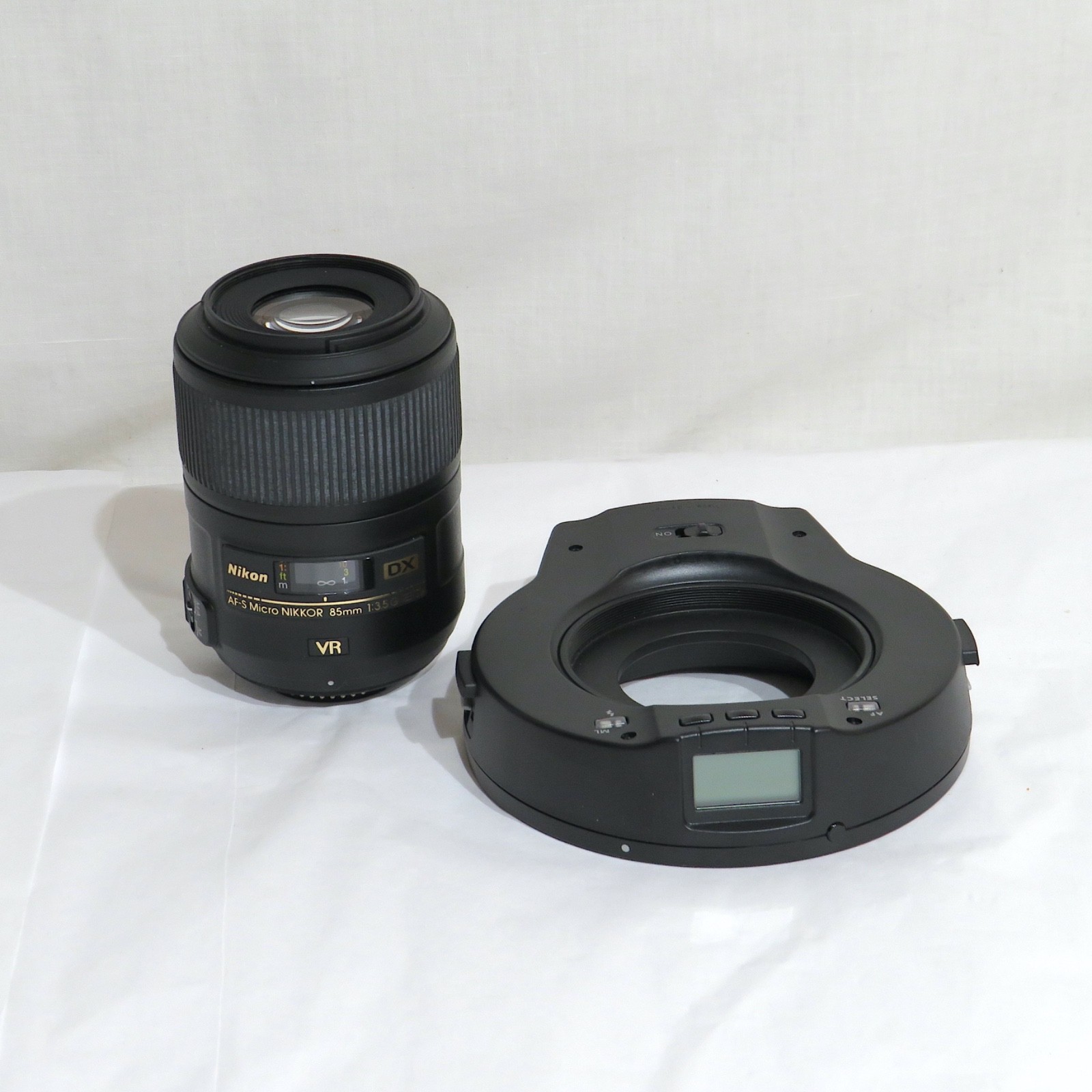 Nikon NIKKOR 85mm Macro Lens & METZ Flash Ring (OBO)