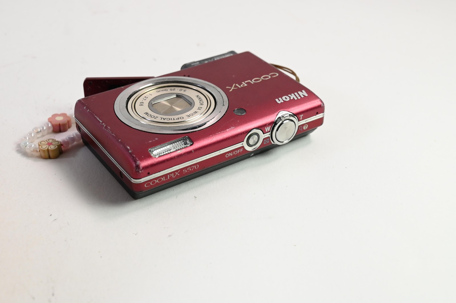 Nikon Coolpix S570 12MP Digital Camera w/5x Zoom #G321