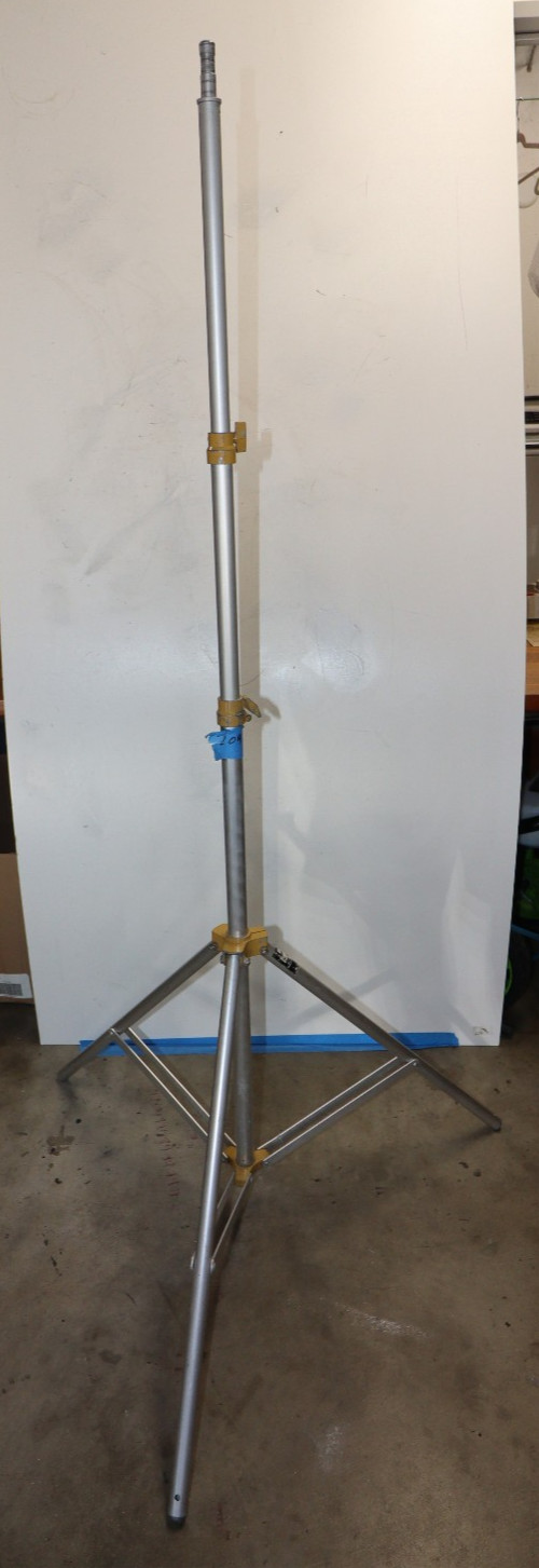 Lowel Photo Studio large Tripod Aluminum Light Stand 7 ft tall – 34″ folded -204
