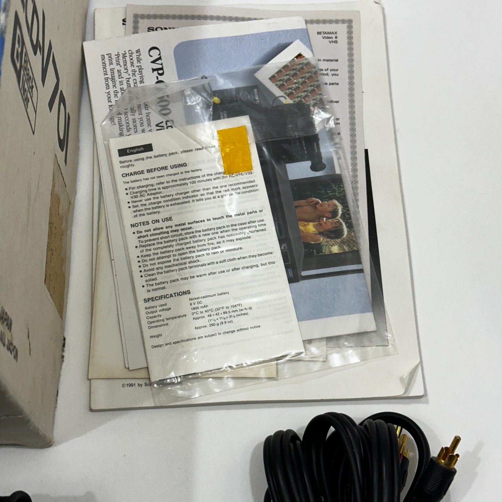 Sony CCD-V701 Video Hi8 Handycam Camcorder Bundle Box Untested