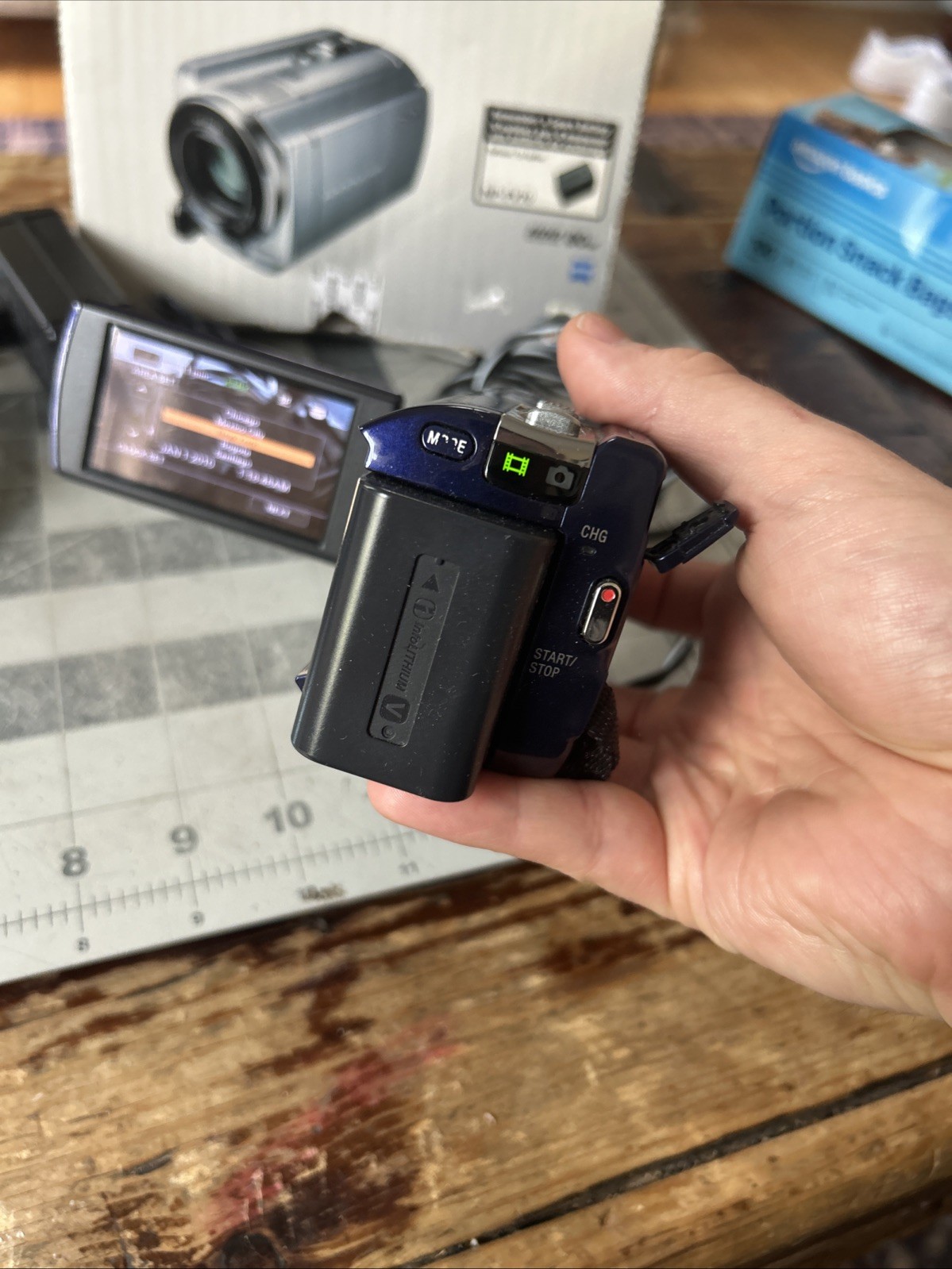 Sony Handycam DCR-SR68 80GB HDD Camcorder Blue – Tested – 60x Zoom Touchscreen