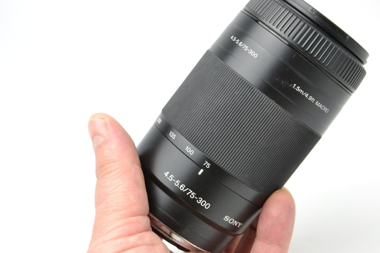 Sony 75-300mm f4.5-5.6 Macro Lens S/N 2359211