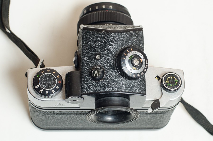 Kiev-60 + Vega-12B 2.8/90 90mm f2.8 6×6 medium format SLR film camera.