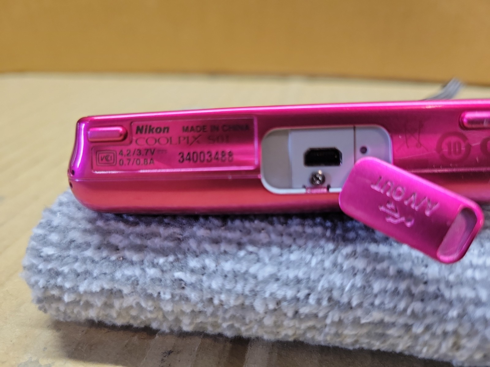Nikon Coolpix S01 Digital 10.1MP 3x Zoom Digital Camera w charger – Pink B16