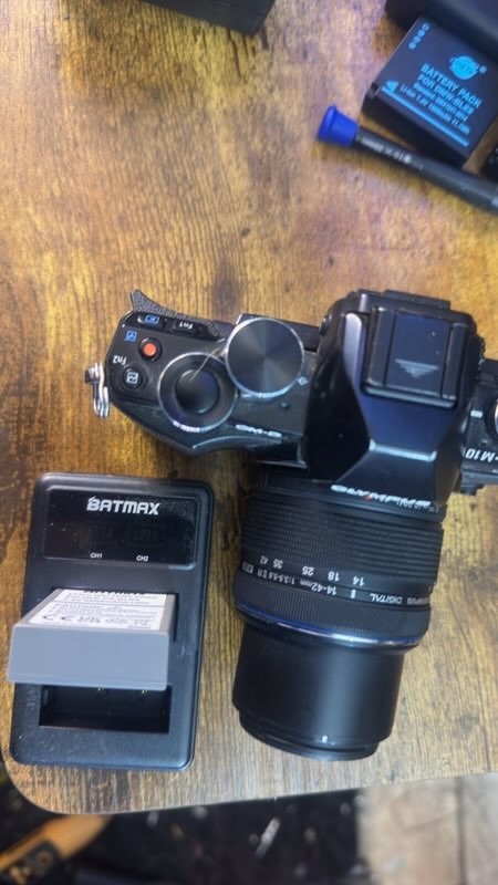 Olympus OM-D E-M10 16.1MP M4/3 Body With Olympus 14-42 IIR Lens + 2 Batteries