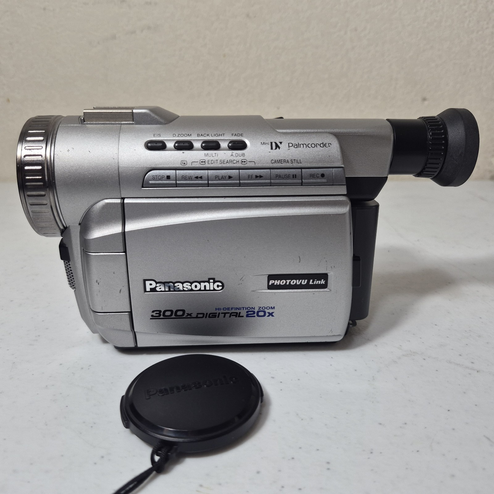 Panasonic PV-DV101D 2.5″ Screen 300x Digital Zoom Mini DV Video Palmcorder