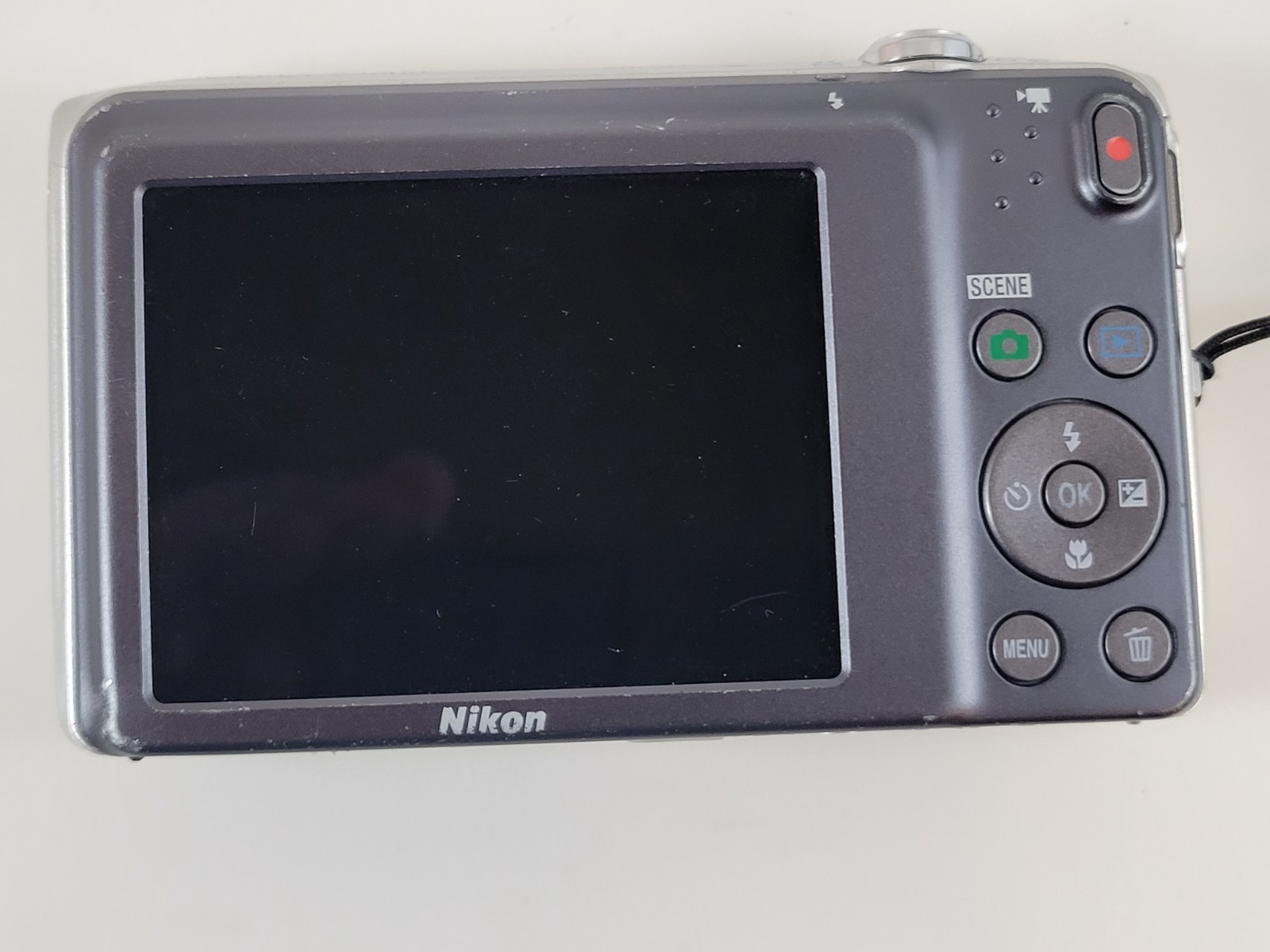 NIKON COOLPIX S3500 20.1MP 7X Wide Digital Camera Silver W/ 2 Batteries + Charg
