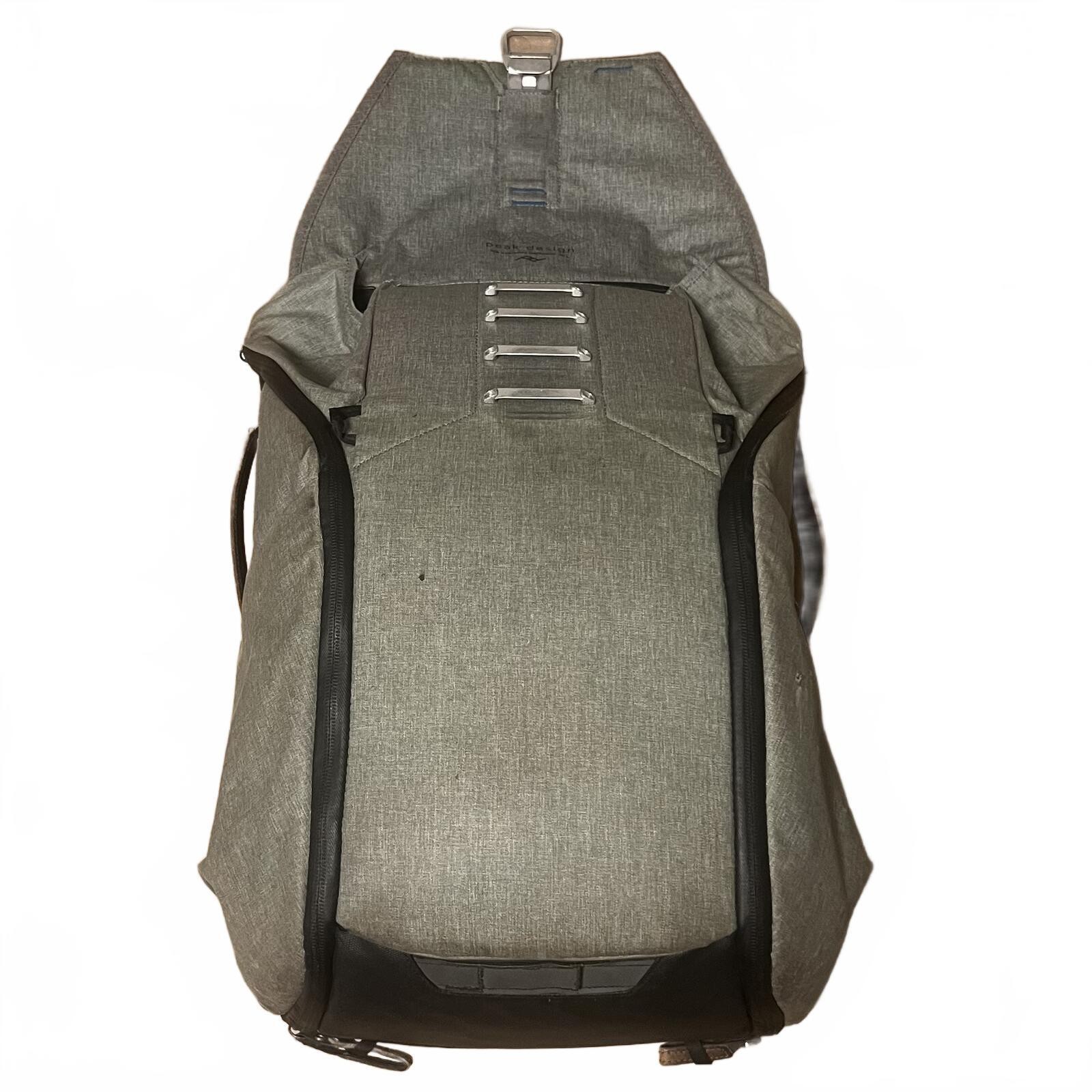 Peak Design Everyday Backpack 30L Gray V1 Adjustable Camera Laptop Travel Bag