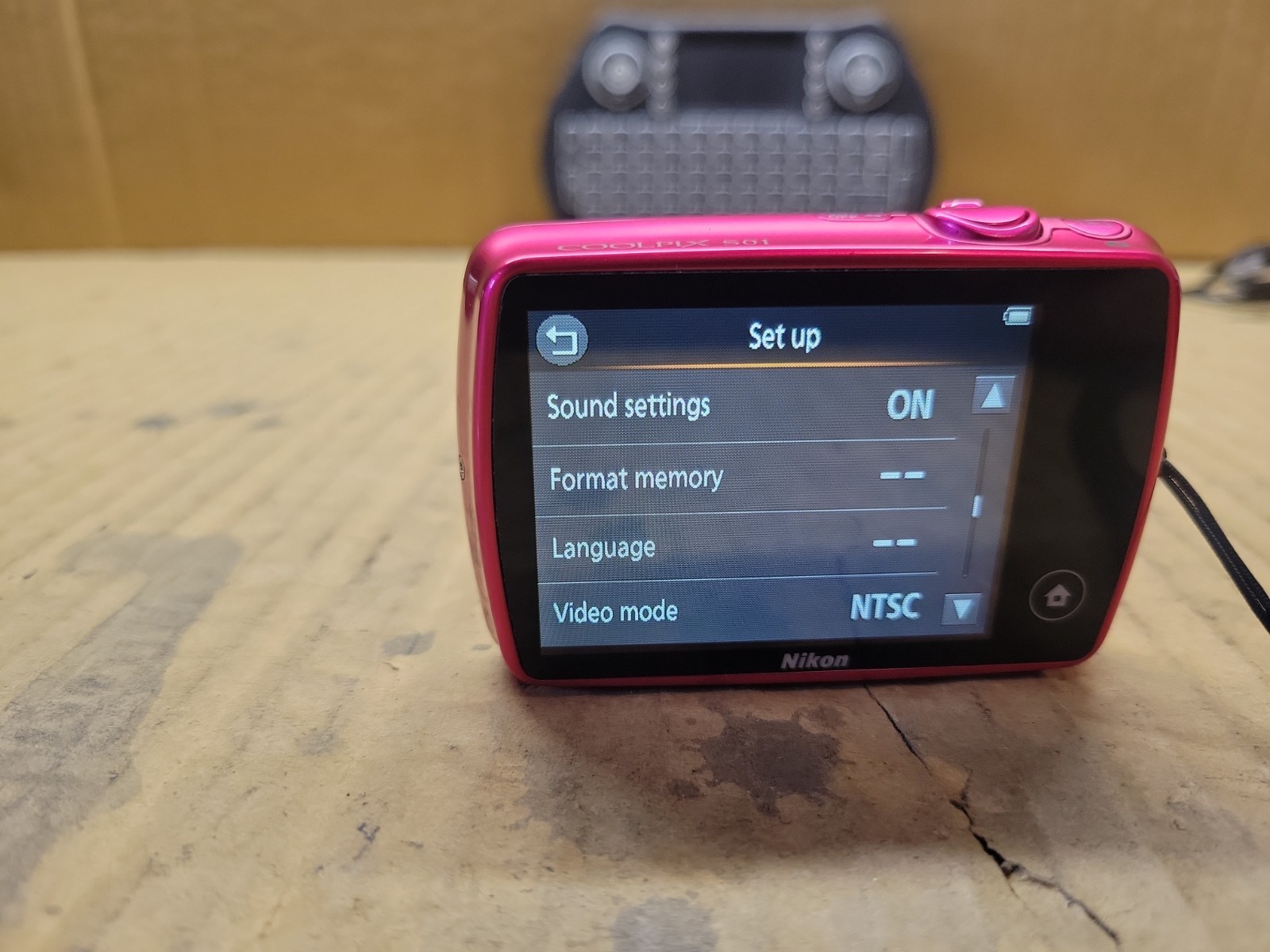 Nikon Coolpix S01 Digital 10.1MP 3x Zoom Digital Camera w charger – Pink B16