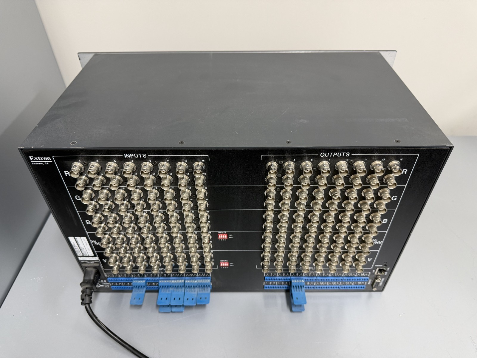 Extron CrossPoint Ultra Series 1616 HVA – Ultra Wideband Matrix Switcher