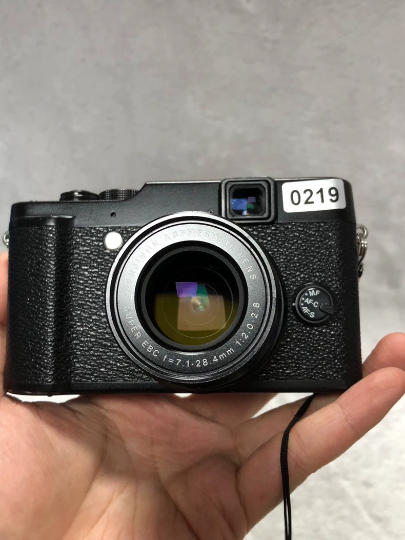 Fujifilm X10 12MP 4x Optical Zoom WiFi Compact Digital Camera with Flash 95% New