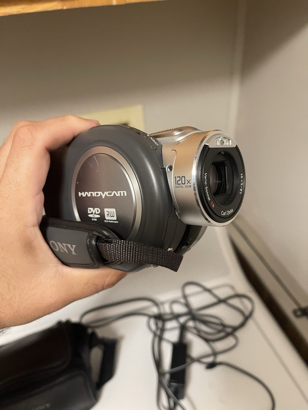 Sony Handycam DCR-DVD405 Digital DVD Video Camera Camcorder