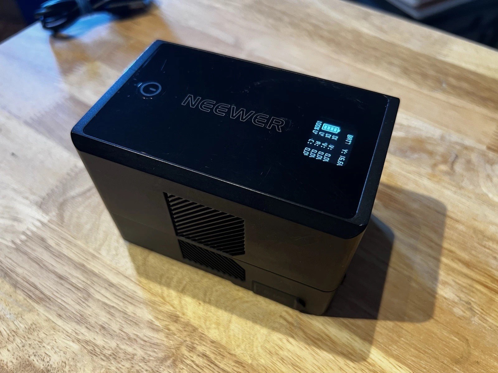 Neewer PS150E 150Wh V-Mount Battery 10350mAh 100W PD Fast Charge OLED Screen