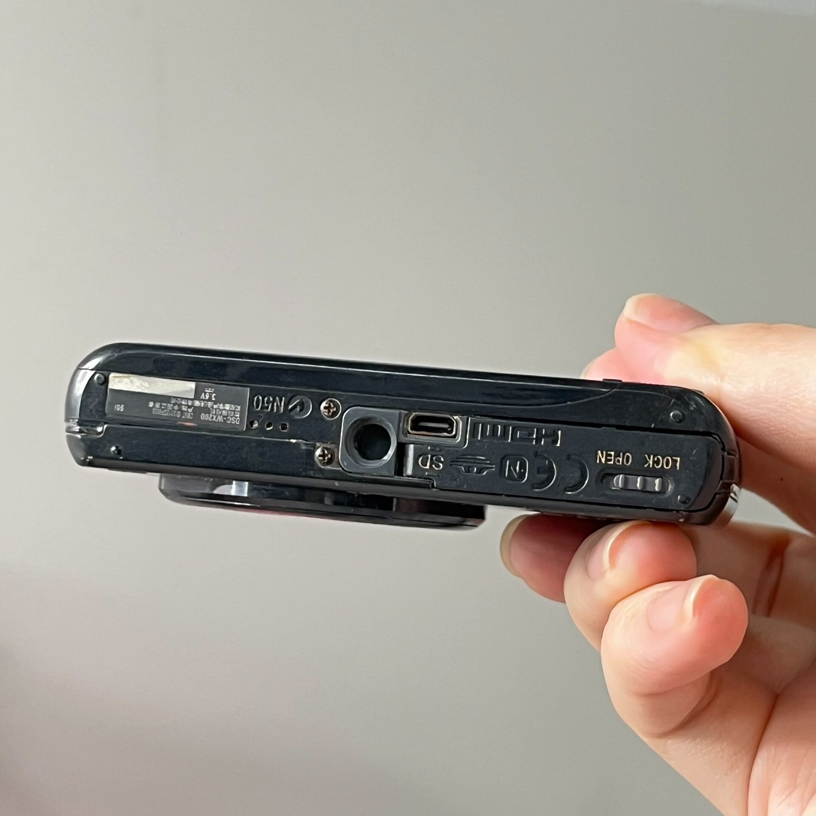Sony Cyber-shot DSC-WX200 18.2MP Digital Camera 10x Optical Zoom WiFi Black