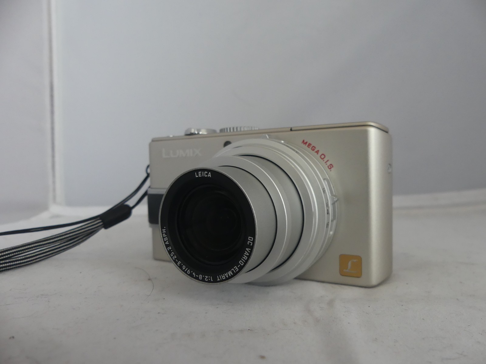 Panasonic LUMIX DMC-LX1 8.4MP Compact Camera Black 4x Zoom w/ Charger & Box.