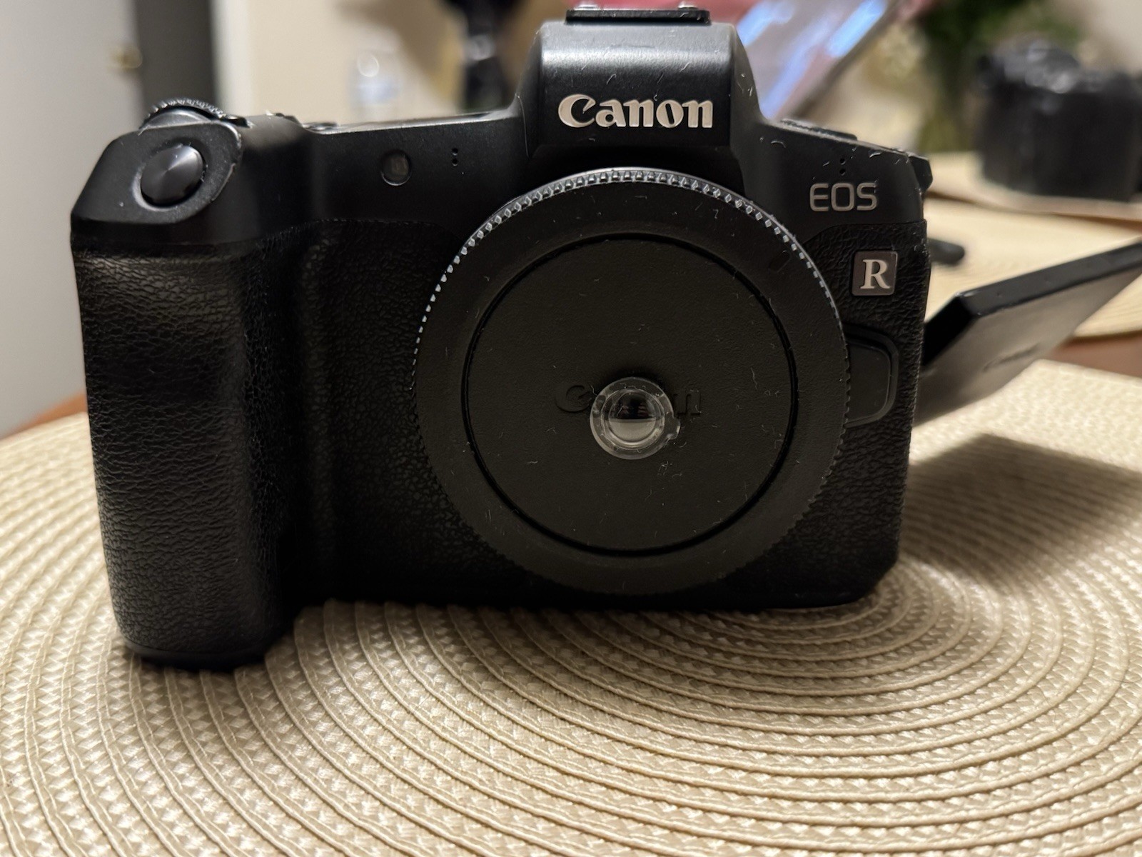 Canon EOS R 30.3MP Mirrorless Camera Body w/ charger!