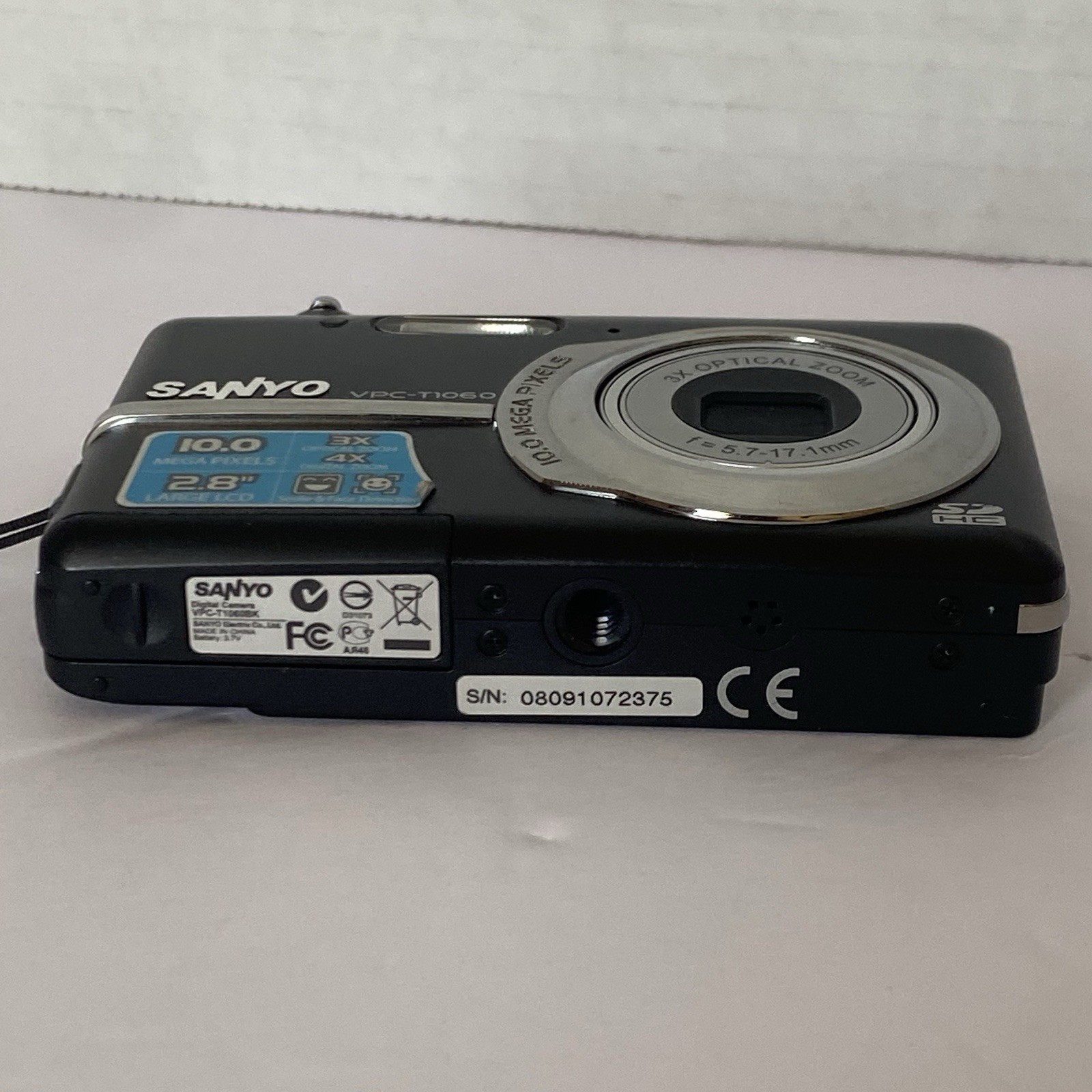 Sanyo VPC T1060 10.0MP Digital Camera SD Card & Original Battery Bundle Untested