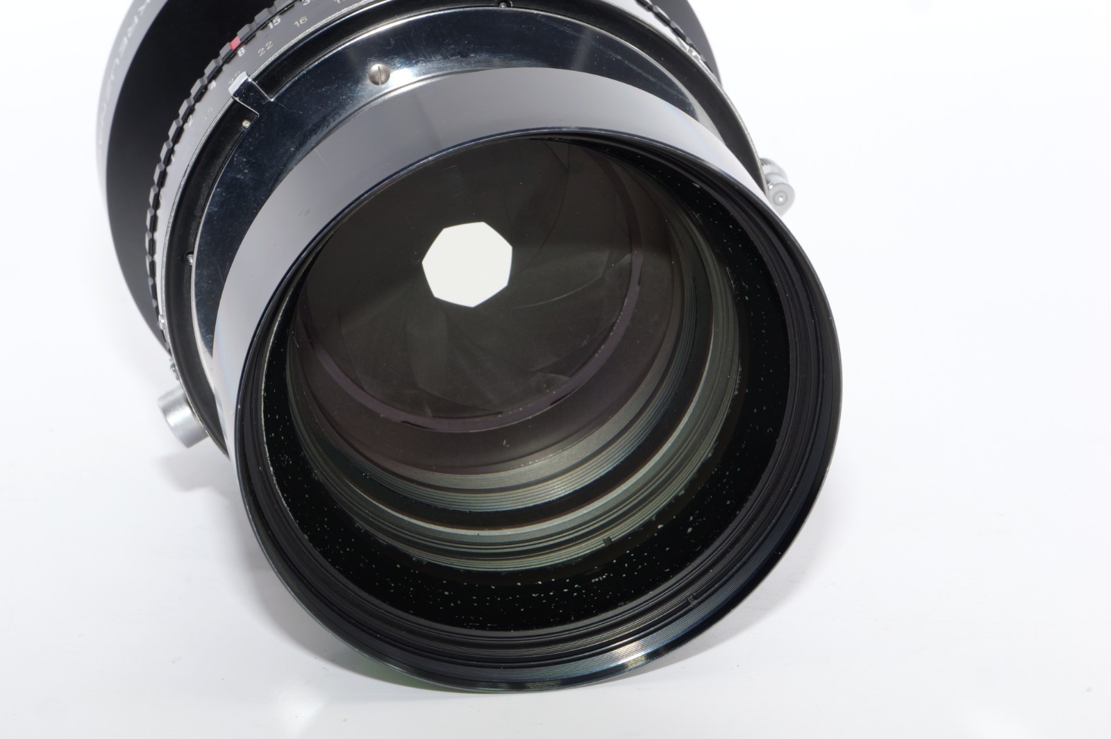 Schneider Symmar-S 480mm f/8.4 MC lens in Copal #3 shutter. Covers up to 14×17.