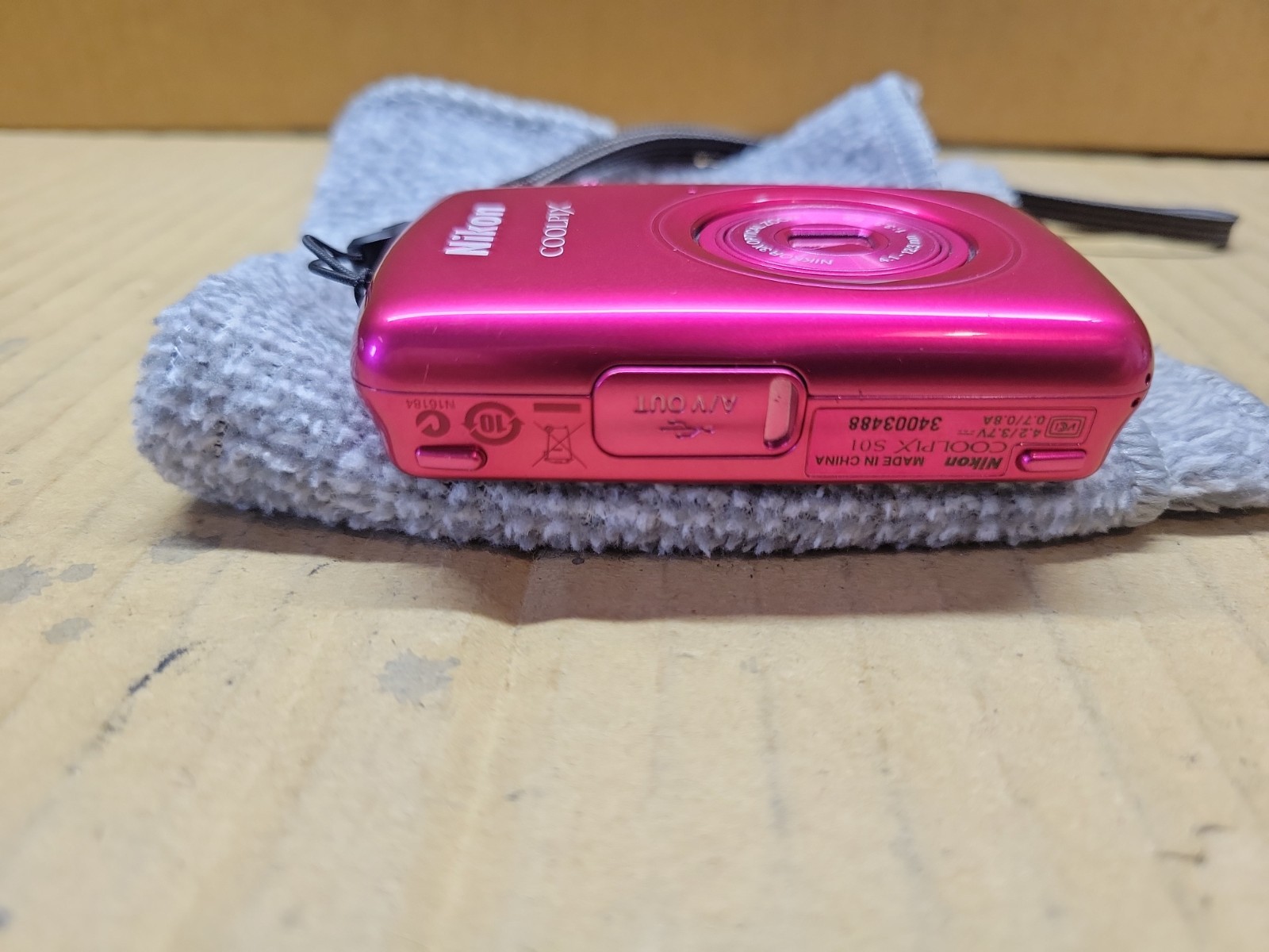 Nikon Coolpix S01 Digital 10.1MP 3x Zoom Digital Camera w charger – Pink B16